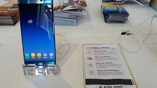 Ponsel Samsung Galaxy Note FE dijual di pameran BRI Indocomtech 2017 di Jakarta, Rabu (11/1). [Suara.com/Aditya Gema Pratomo]