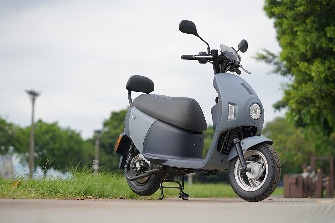 定位為輕型電動車的 eMOVING EZ1 具備輕巧的外觀與容易駕馭的設定。
