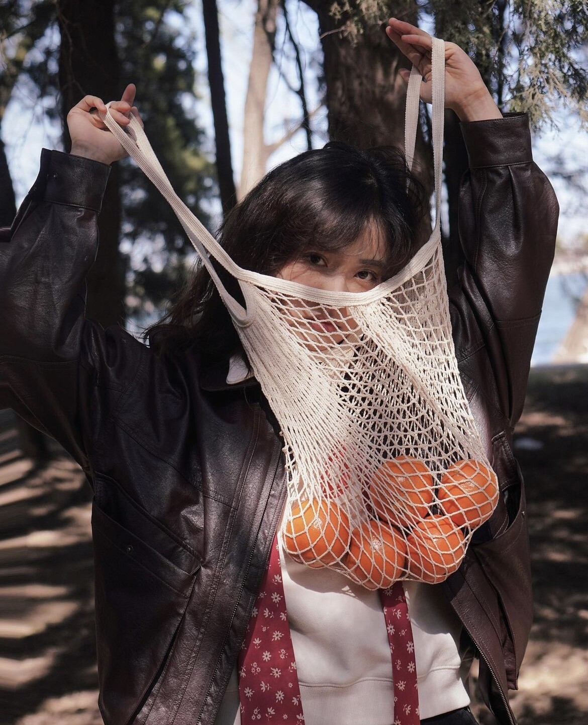 「沈月」的元氣少女感拍照教學：跟著沈月拍出自然又上鏡的美照！