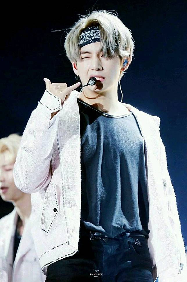 11 Potret Cool V Bts Pakai Headband Bisa Jadi Inspirasi Nih