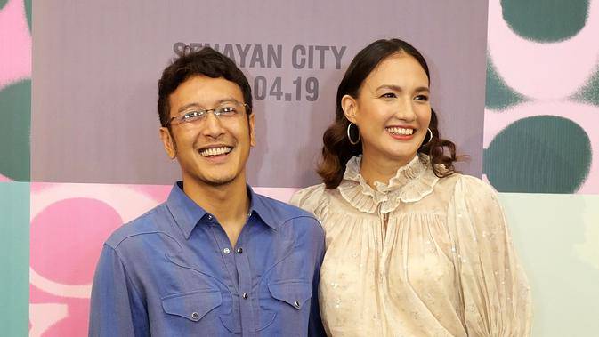 Quality Time Di Rumah Ala Nadine Chandrawinata Dan Dimas Anggara Fimela Line Today