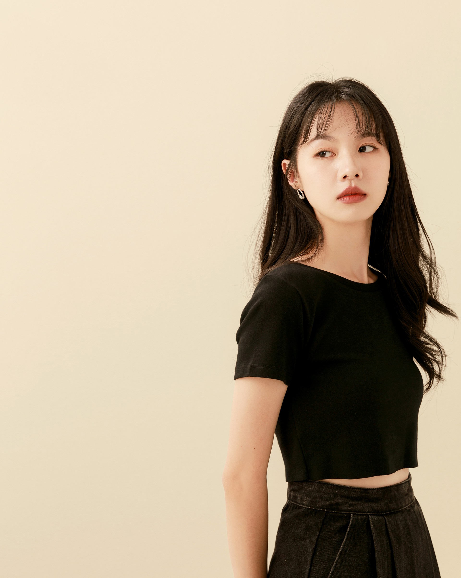 親膚厚磅棉質料/合身短版/百搭基本款