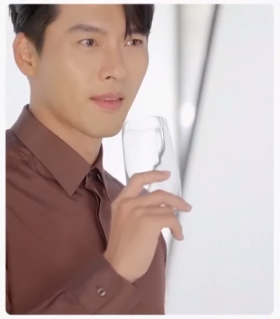 玄彬新廣告曝光！代言造型是《愛的迫降》正赫的「巧克力西裝」！