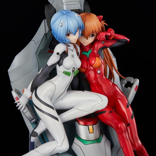 新世紀エヴァンゲリオン」レイ&アスカが立体化！ 貞本義行が描いた表紙 