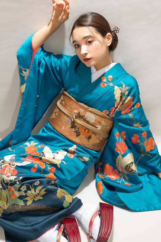 日本和服文化報你知 外觀超美其實穿法繁雜又不舒服 就連領子方向也有不同意思 想穿和服的你一定要注意 日本集合