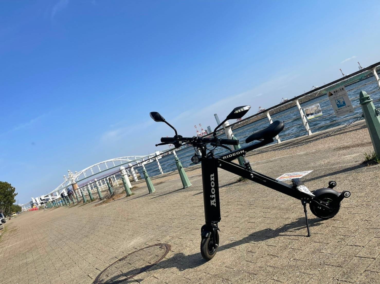 展開3秒の折りたたみ原付！電車にも載せられる超コンパクトな「Aioon 