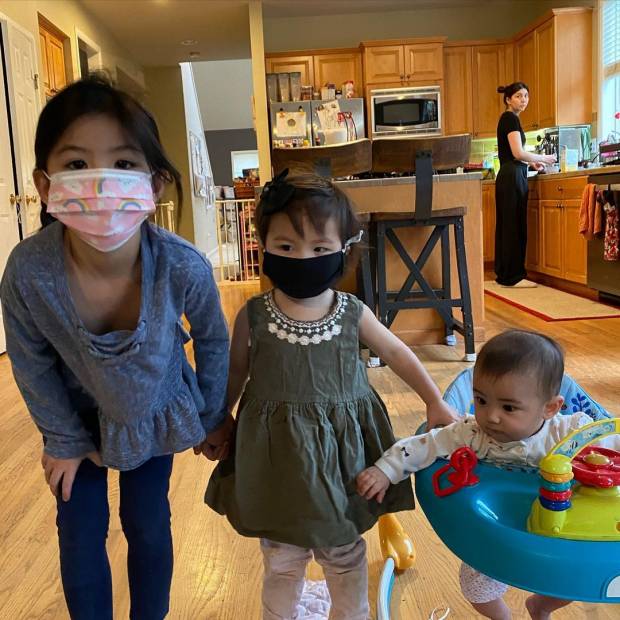ส่องบ้าน เจนนิเฟอร์ – อั๋น ศราวุธ กับลูกทั้ง 3 คน  ในวอชิงตันอบอุ่นน่าอยู่มาก | TeeNee.com | LINE TODAY
