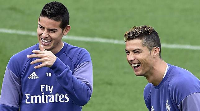  Pusing Masalah Pajak, Ronaldo Olok-Olok Rambut Anyar James