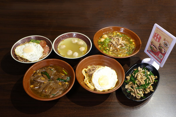 溪尾街美食-鼎街鴨香飯三重溪尾店，三重鴨肉飯，鴨香飯、韭菜鴨腸、炒鴨血，三重好吃鴨肉飯，好吃不貴可外送鴨肉飯