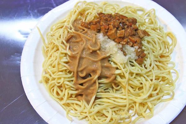 【板橋美食】老陳涼麵-每天只開四小時的宵夜美食 【板橋美食】老陳涼麵-每天只開四小時的宵夜美食