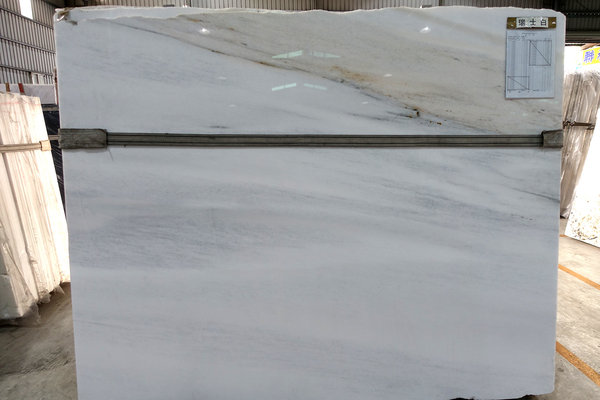 銀狐大理石-八里聯利石材，大理石材推薦，翡翠、瑞士白大理石，白色系大理石，電視牆、玄關、浴室、檯面適用大理石，有礦山自產自銷的大理石材廠推薦