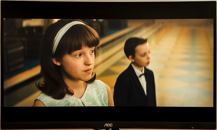 史上最超值電競螢幕AOC CQ27G2評測，144Hz 創造無殘影高畫質效果