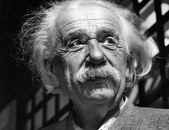 "Surat Tuhan" Albert Einstein Terjual Rp41 Miliar: Apa Isinya?