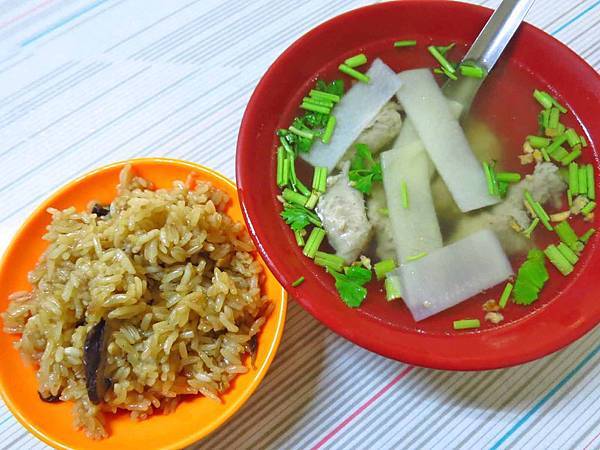 【蘆洲美食】鷺江路無名油飯-軟Q適中美味的油飯 【蘆洲美食】鷺江路無名油飯-軟Q適中美味的油飯
