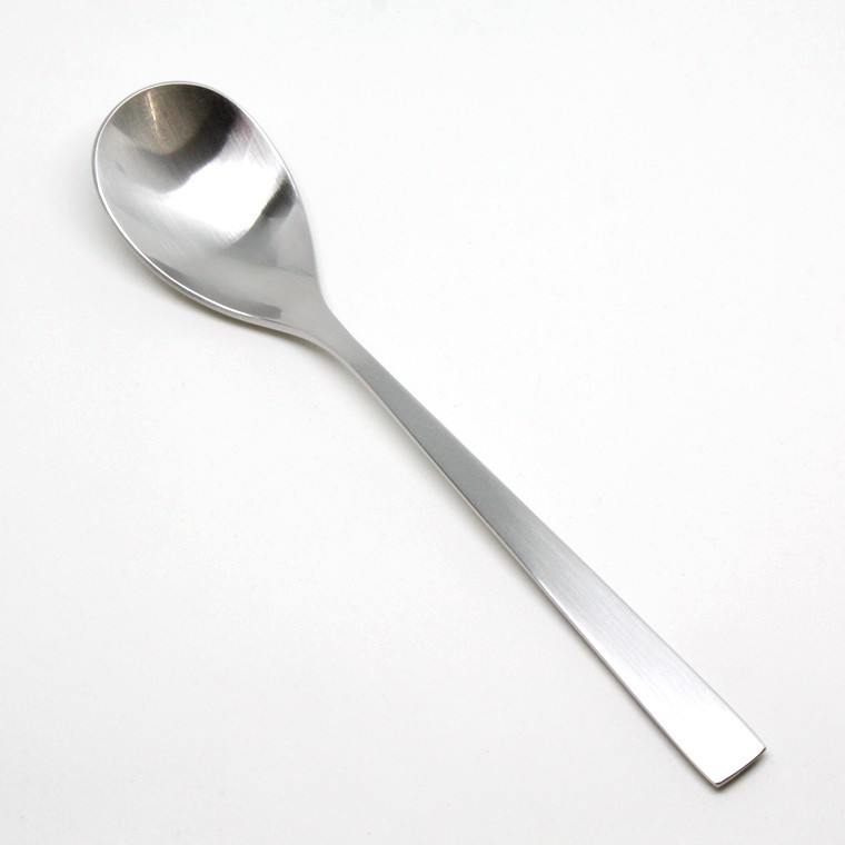 日本製 燕振興SUNAO系列 不鏽鋼晚餐刀 素材: 18-8不鏽鋼生產國: 日本尺寸:晚餐刀: 長20.7x寬2.1cm 重量: 58g晚餐叉: 長19.4 x寬2.5cm重量: 45g晚餐匙: 長1