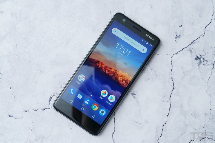 Nokia 3.1 超便宜手機開箱動手玩，Android One 作業系統、獨立三卡槽