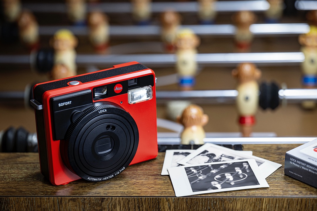 正統徠卡紅的拍立得登場 Leica SOFORT 還可用明信片和桌曆秀照片