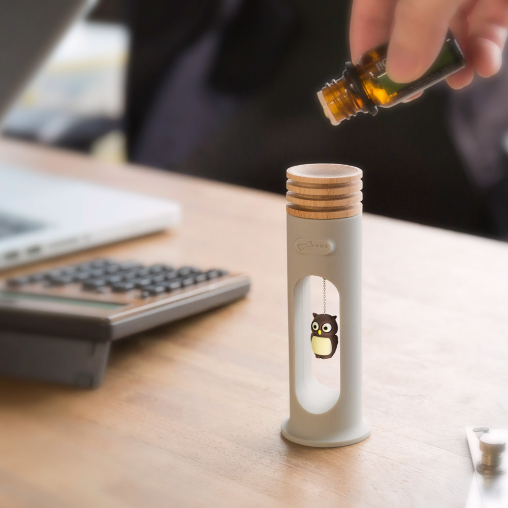 * 請注意鑑賞期非試用期擴香台一經使用就恕不能退換貨* 室內/辦公室最佳擴香小物 打造專屬你的空間味道 療癒培養原木擴香 俏皮搖擺的小公仔 陪著你一起 擺動...呼吸... 工作瑜珈睡眠等等時刻療癒陪