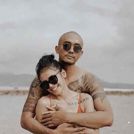 12 Foto Kemesraan Uus Dan Kartika Awalnya Sempat Dibully Karena Hamil Di Luar Nikah