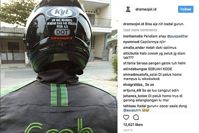 Anda Pasti Tertawa Lihat Tulisan di Helm Ojek Online Ini