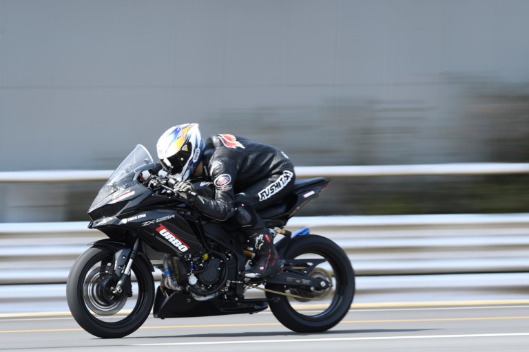 動画〉250ccで250km/h!! トリックスターのZX-25Rターボが大記録を達成