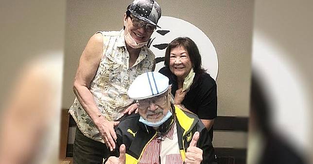 歌神 許冠傑偕妻賀uncle Ray榮休 明報 Line Today
