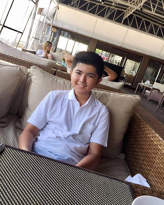 10 Potret Ganteng Sean, Anak Olla Ramlan yang Kini Beranjak ABG