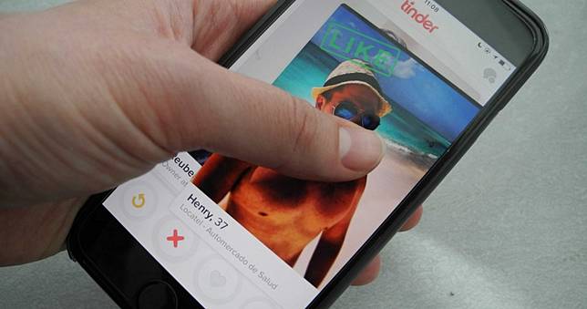 遇冰暴險掉懸崖　女子開「Tinder」獲單身男救援