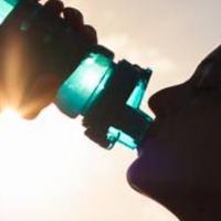 飲以為傲，喝水馬拉松