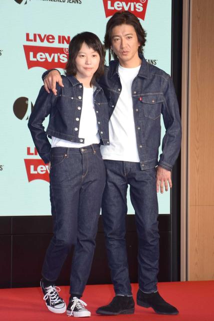 木村拓哉(右)及王菲的女兒竇靖童(左)