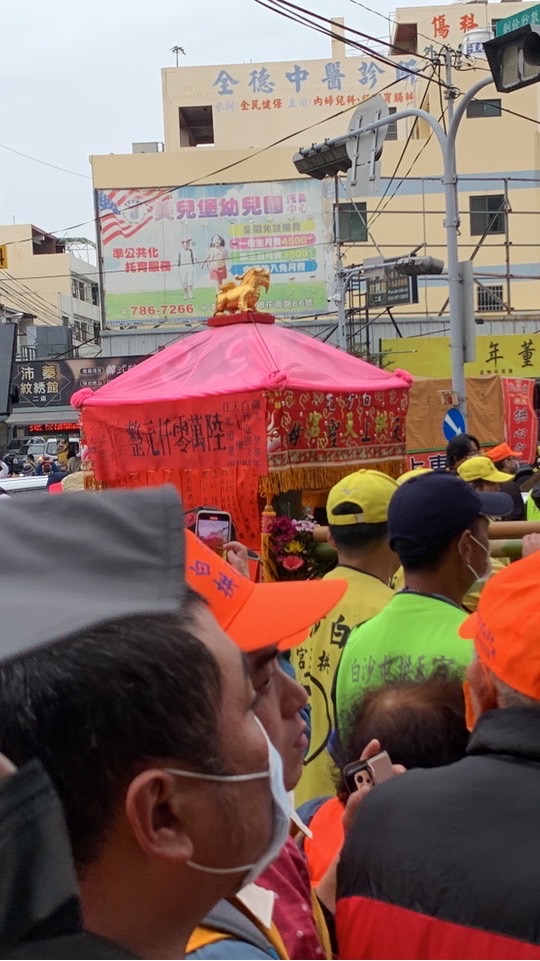白沙屯媽祖的快樂香燈腳