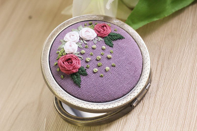 【Veronica手繡坊】刺繡隨身鏡-紫夜玫瑰