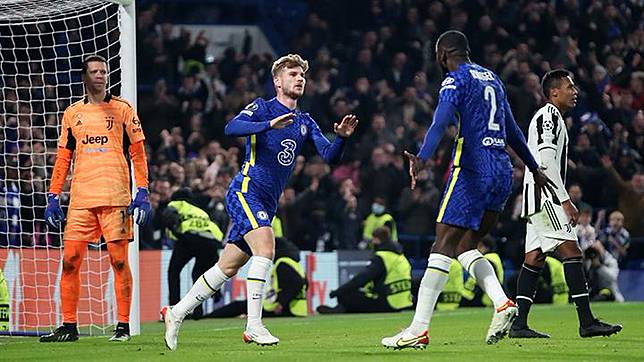 Pemain Chelsea, Timo Werner melakukan selebrasi setelah mencetak gol ke gawang Juventus dalam kualifikasi grup H Liga Champions di Stamford Bridge, London, Britain, 23 November 2021. Reuters/Peter Cziborra