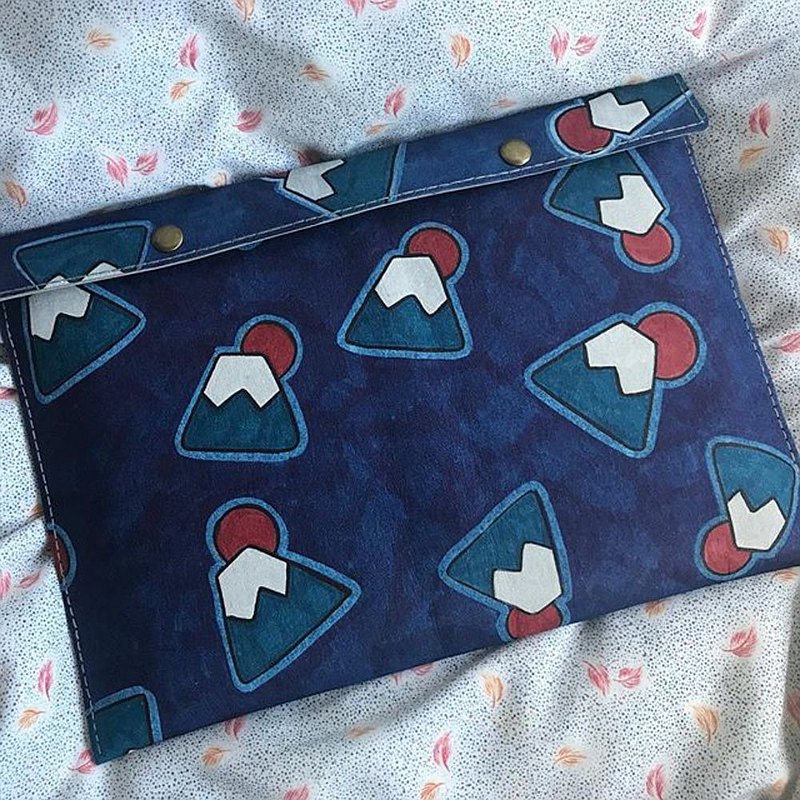 每天上班下班上學放學，生活很規律很單一？ 一個色彩繽紛的散子包或許會令你生活多一點趣味？ 快點訂製一個適合你尺寸，布料，間隔的卡包吧！