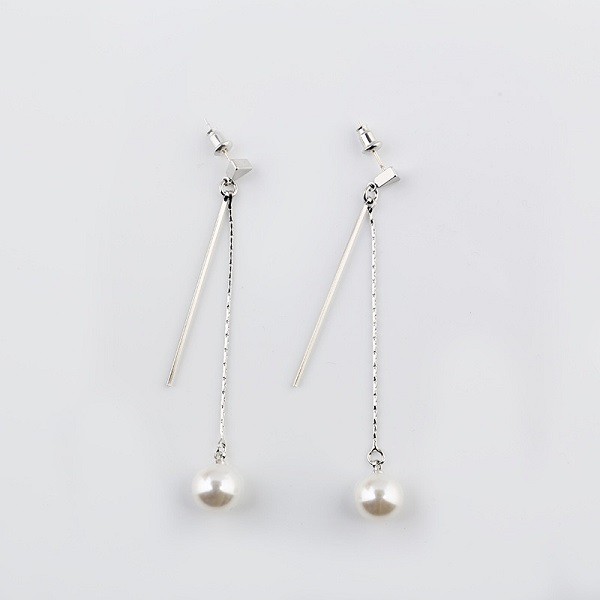 品牌：NiNi Me材質: 合金.仿珍珠.925銀針.彈簧夾式附防痛軟墊尺寸: 約 7 X 1 公分.珍珠直徑約 1 公分提供15天鑑賞期之權益(含例假日，此為考慮期並非試用期)，若商品如經拆封、使用