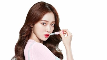 韓妞力捧的 Two Tone Lip Bar 推出新色，這次更是由李聖經親手設計！