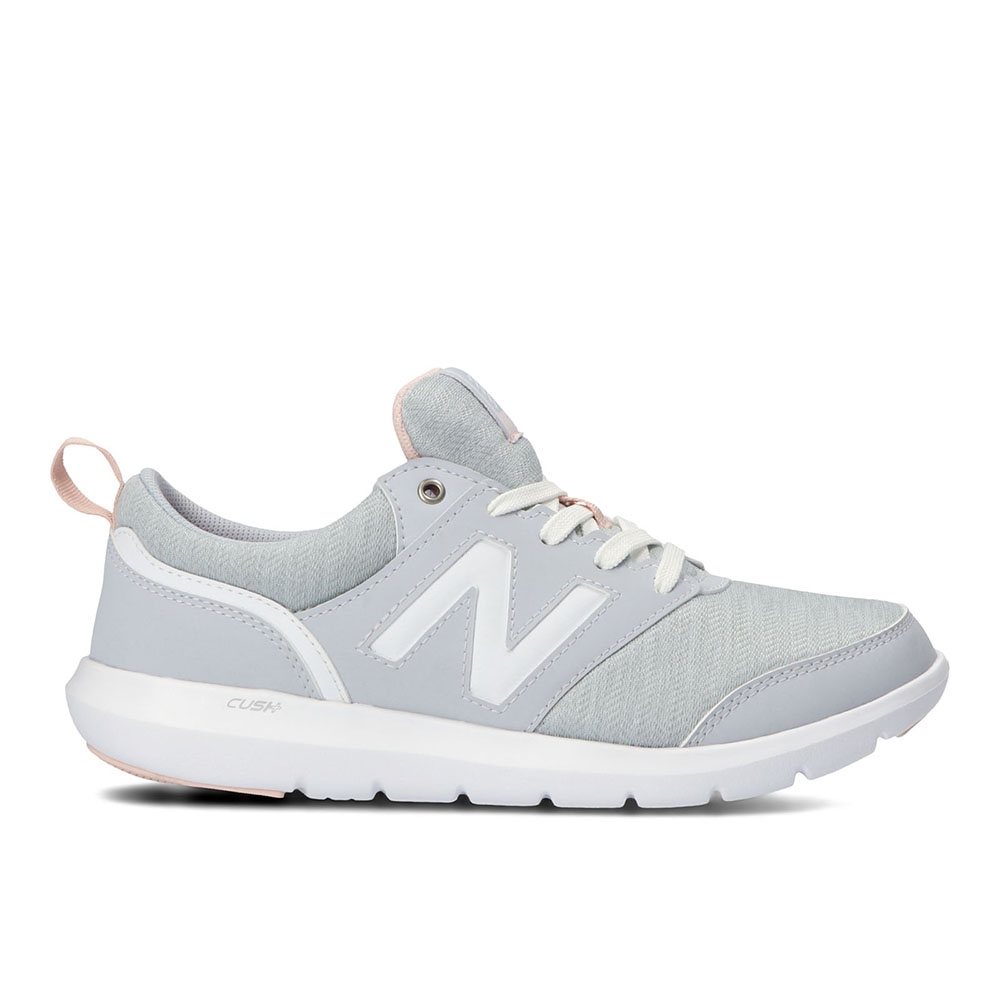 防潑水材質在雨天也可舒適穿著。