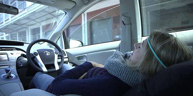  Ilustrasi tidur di dalam mobil dengan AC menyala (Daihatsu Indonesia) 