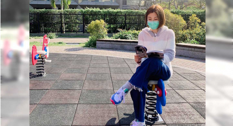 李維維在拍戲現場口罩不離身。（圖／東森） 