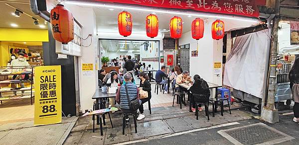 【台北美食】東發號 油飯・麵線-８０年老字號！饒河夜市裡最老的美食小吃店！