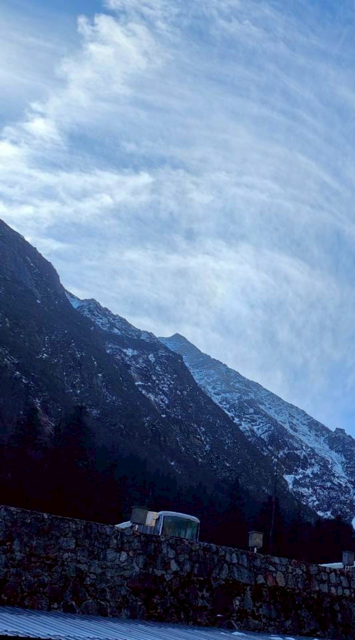 คุยเล่น,ร้องเพลง,เเจกของ