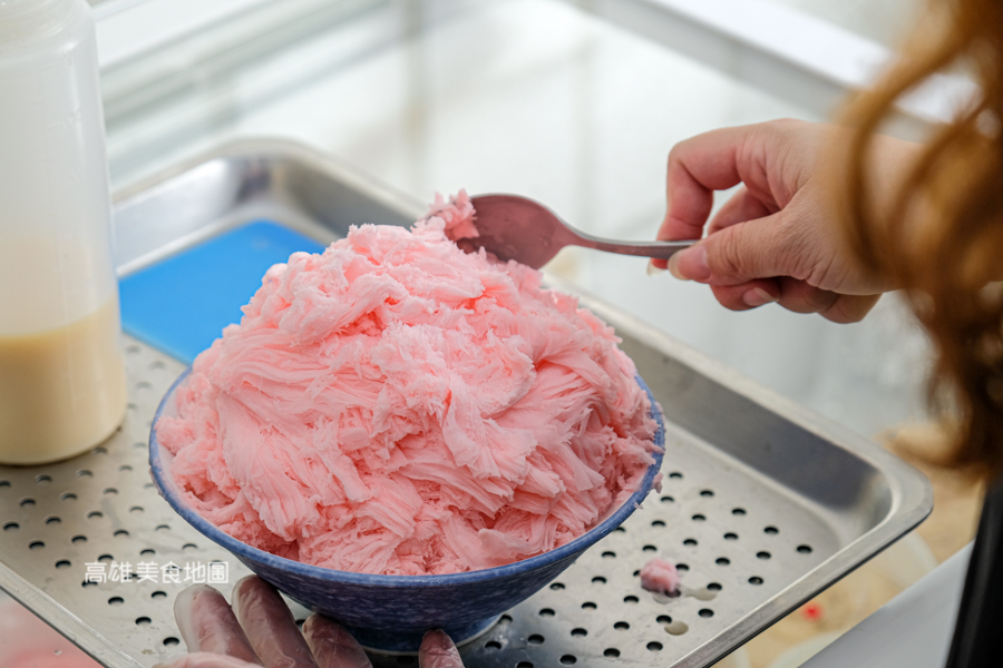 呷大碗(高雄鳳山)20多純手工配料搭暖呼呼香濃燒仙草&冬季限定新鮮草莓雪花冰必吃