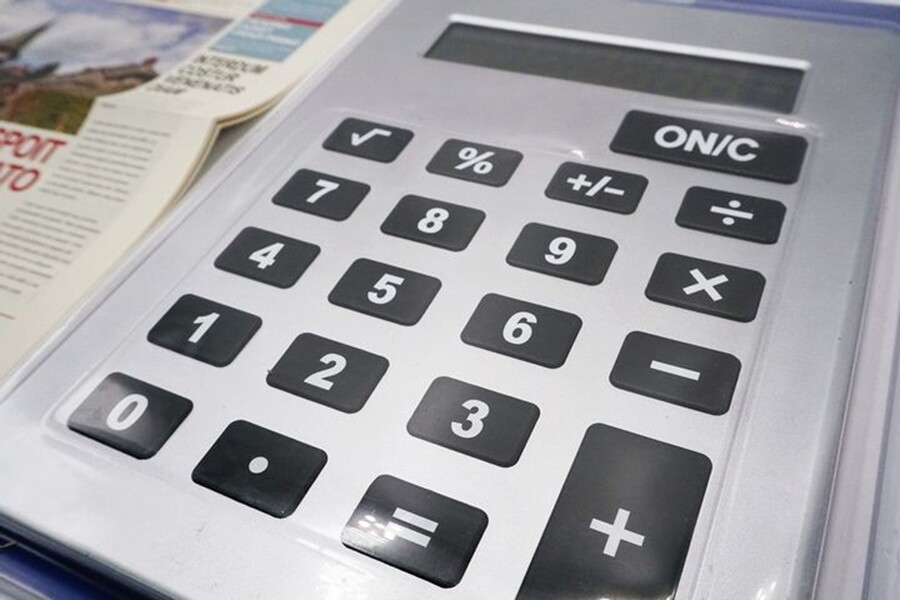 超大的計算機 年輕人搞怪老年人看不清楚數字防老花按鍵樂透算牌支這一部就對了! kuso計算器生日交換禮物也適合 每個家裡都要有一台 超有質感的a4超大螢幕彩色大計算機 ** 歐洲ce合格認證 ** 產