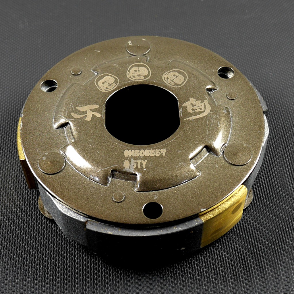 品 牌Daruma不倒傳動 產品名稱超銅合金離合器顏 色(如圖)對應車種超5/奔騰/豪邁/戰將(加長)勁戰/BWS125①特殊離合器蹄片②銅+30%③搭載超銅合金蹄塊④線性油門的暢快感覺