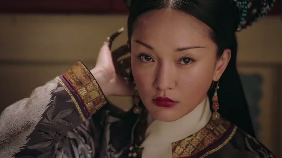 《如懿傳》扇耳光名場面11：乾隆一巴掌讓如懿「斷髮為祭」