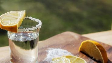 酒鬼們開喝啦！研究新發現：「Tequila Shot有助於減肥、降血糖」這些好處妳一定要知道...