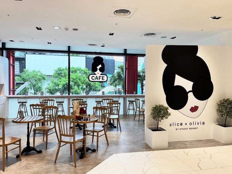 alice + olivia cafe｜時尚與品味完美交融的alice + olivia cafe，特別推出帶來時尚美麗能量的杏仁果飲特調。