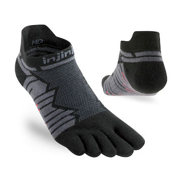 終極系列全新結構襪款，輕量加壓及線性結構設計，可提供足弓及腳踝更穩定的支撐。全腳底至腳趾毛圈緩衝舒適設計，可提升緩衝效能，吸收衝擊。中性款中筒襪小腿為羅紋輕量加壓設計，女款中筒襪則為從腳背至小腿採網眼