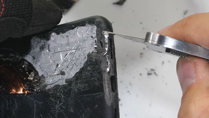Is the Google Pixel 5 Really made of Metal_ - Durability Test! 8-21 screenshot.png