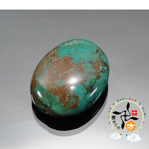 規格:3.5*2.8*1.0公分 藏密七寶《【佛域辟邪七寶】：天珠、天鐵、嘎烏、九宮八卦咒輪牌、以及代表天、地、人的三種寶石：綠松石、琥珀、山珊瑚》。 綠松石(TURQUOISE)是西藏密宗的聖石 ，